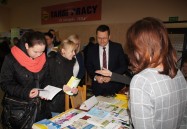 Obrazek dla: O poradnictwie zawodowym i pośrednictwie pracy na Mikołajkowych Targach Pracy OHP w Tarnowie