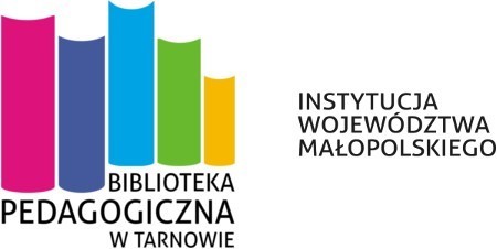 Logotyp Biblioteki Pedagogicznej w Tarnowie Instytucji Województwa Małopolskiego, 5 kolorowych książek (różowa, granatowa, niebieska, zielona i żółta) ułożonych  obok siebie w różnych rozmiarach.