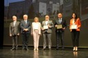 Do zdjęcia pozują przedstawiciele nominowanych oraz wręczający nagrodę w kategorii Małopolski Pracodawca Wspierający Rozwój Pracowników