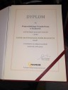 Zdjęcie przedstawiające dyplom otrzymany przez Wojewódzki Urząd Pracy w Krakowie w konkursie Lider aktywizacji osób młodych 2018